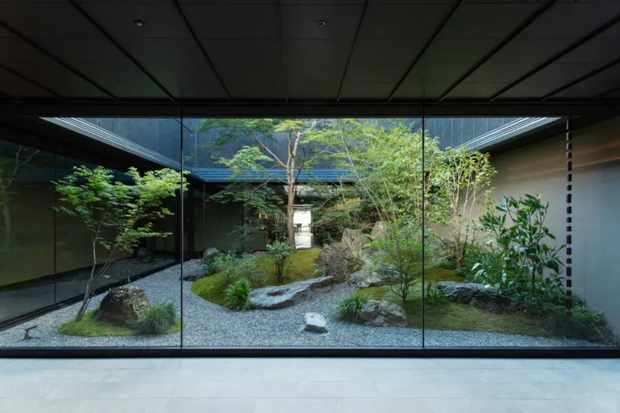 年間を通じた庭園植物の成長管理計画